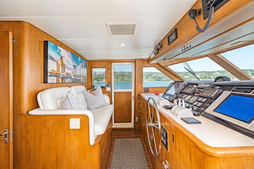 Hatteras 70 Sport Deck Motor Yacht image