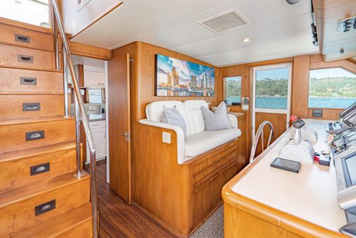 Hatteras 70 Sport Deck Motor Yacht image