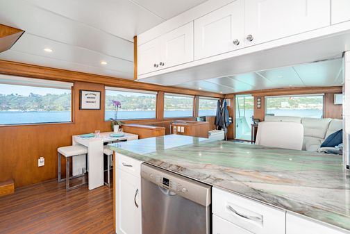 Hatteras 70 Sport Deck Motor Yacht image