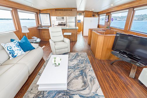 Hatteras 70 Sport Deck Motor Yacht image