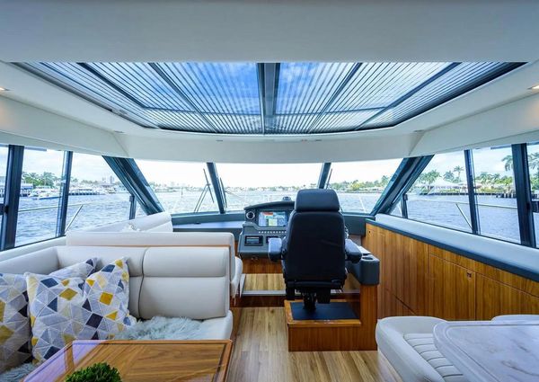 Riviera 5400 Sport Yacht image