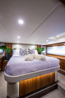 Riviera 5400 Sport Yacht image