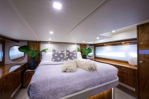 Riviera 5400 Sport Yacht image