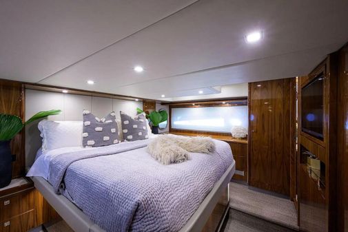 Riviera 5400 Sport Yacht image