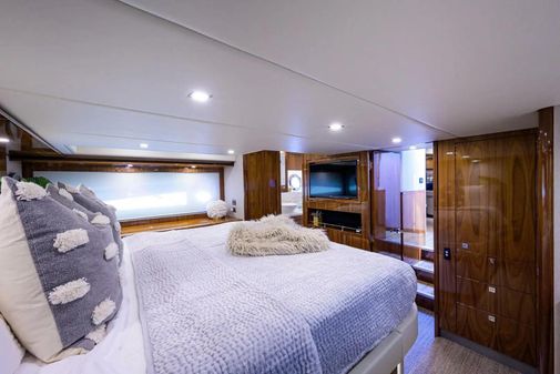 Riviera 5400 Sport Yacht image