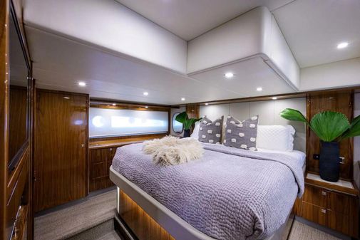 Riviera 5400 Sport Yacht image