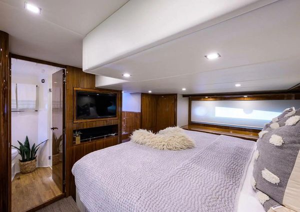 Riviera 5400 Sport Yacht image