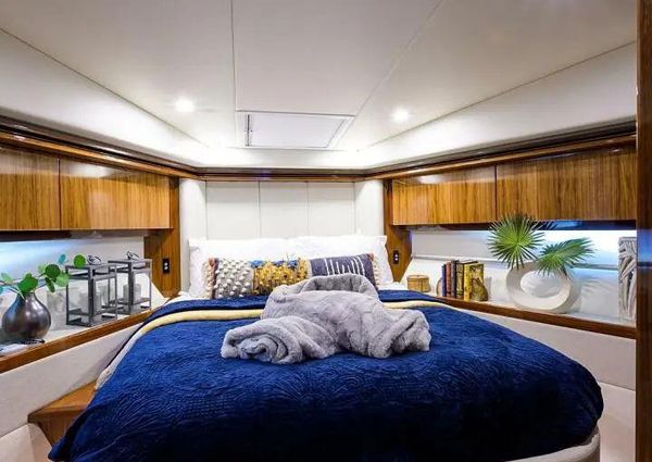 Riviera 5400 Sport Yacht image