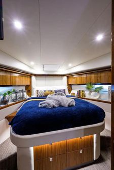 Riviera 5400 Sport Yacht image