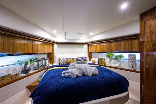 Riviera 5400 Sport Yacht image