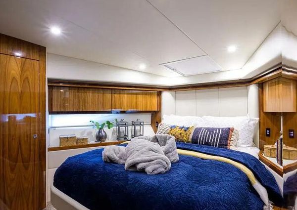 Riviera 5400 Sport Yacht image