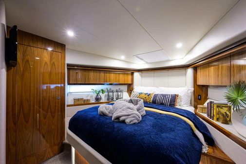 Riviera 5400 Sport Yacht image