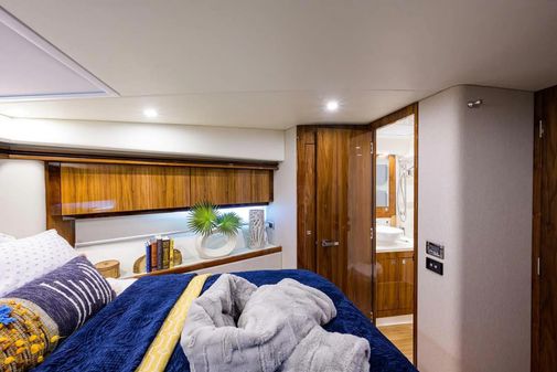 Riviera 5400 Sport Yacht image