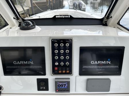 Everglades 325 Center Console image