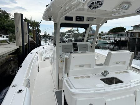 Everglades 325 Center Console image