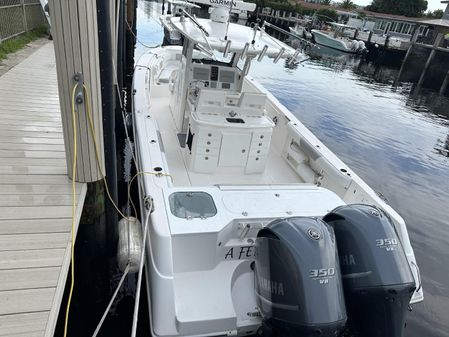 Everglades 325 Center Console image