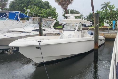 Everglades 325 Center Console image