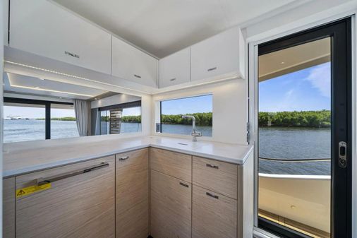 Beneteau Grand Trawler 62 image