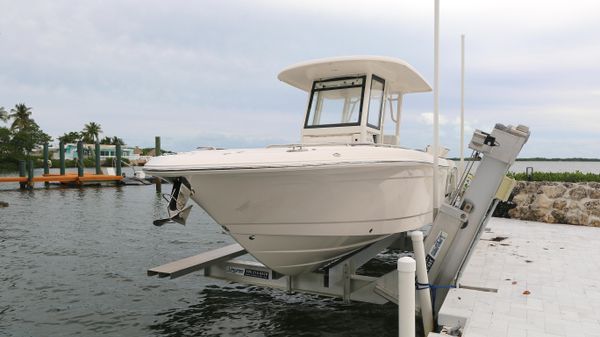 Robalo R 272