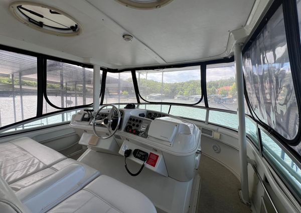 Carver 500-COCKPIT-MOTORYACHT image