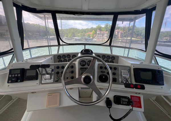 Carver 500-COCKPIT-MOTORYACHT image