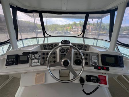 Carver 500-COCKPIT-MOTORYACHT image