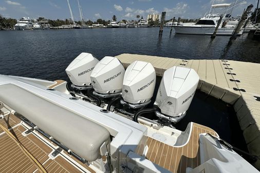 Boston Whaler 380 Realm image