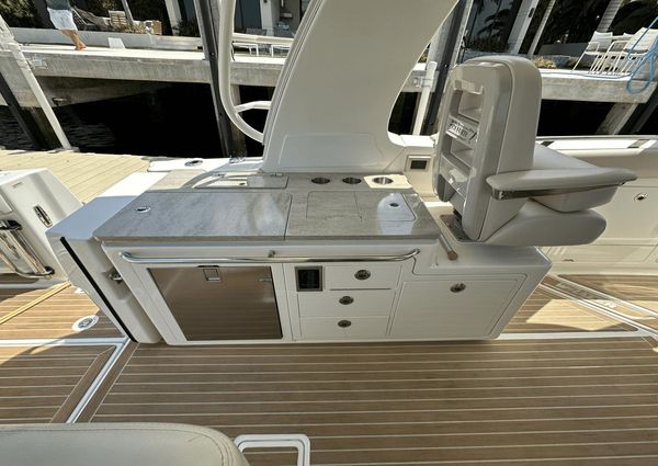 Boston Whaler 380 Realm image