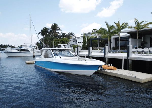 Boston Whaler 380 Realm image