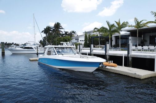 Boston Whaler 380 Realm image