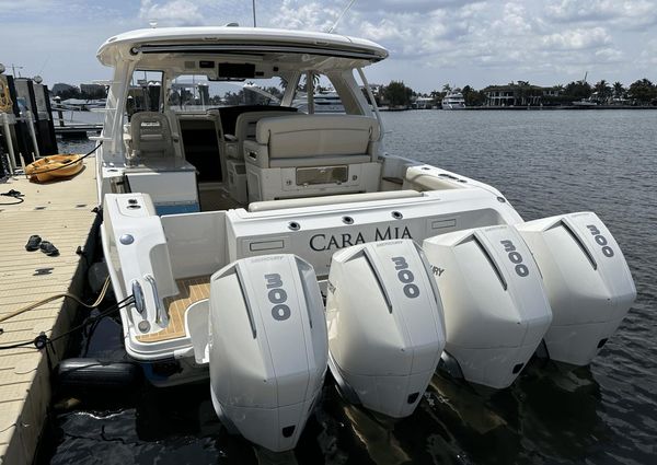 Boston Whaler 380 Realm image