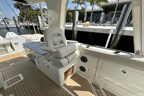 Boston Whaler 380 Realm image