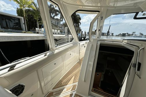 Boston Whaler 380 Realm image