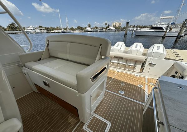 Boston Whaler 380 Realm image