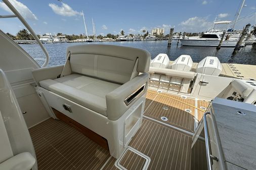 Boston Whaler 380 Realm image