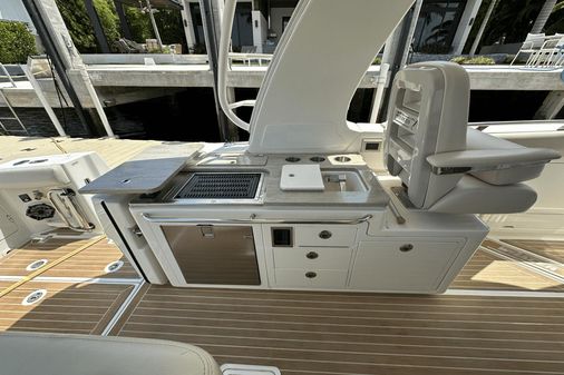 Boston Whaler 380 Realm image