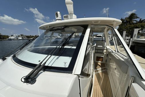 Boston Whaler 380 Realm image