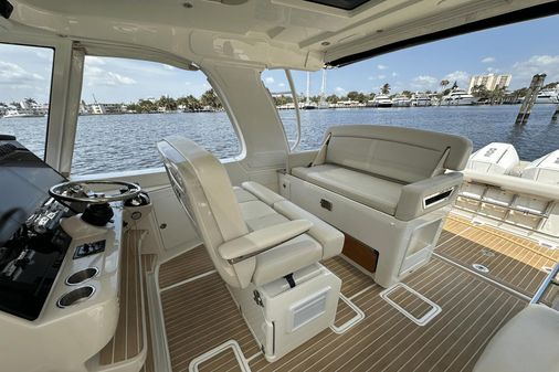 Boston Whaler 380 Realm image