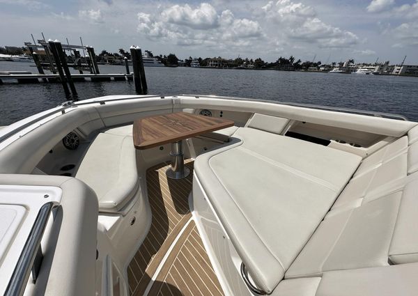 Boston Whaler 380 Realm image