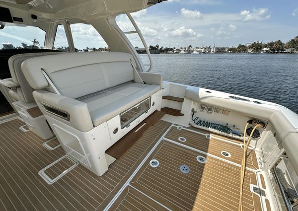 Boston Whaler 380 Realm image