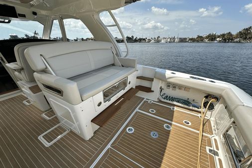 Boston Whaler 380 Realm image