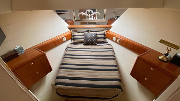 Hatteras Motor Yacht Sport Deck image
