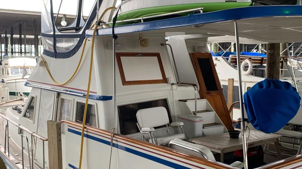 Marine Trader La Belle 43 