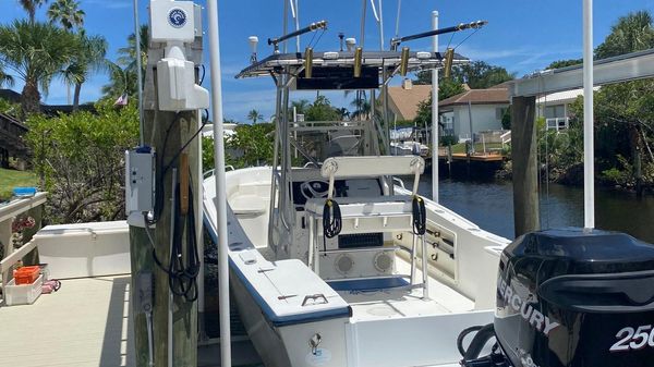 Mako 221 Center Console