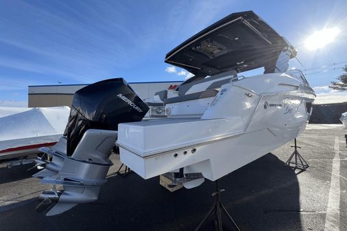 Cruisers Yachts 34 GLS Outboard image