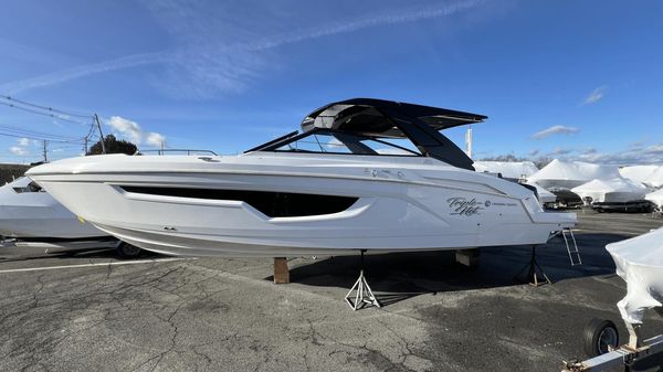 Cruisers Yachts 34 GLS Outboard 