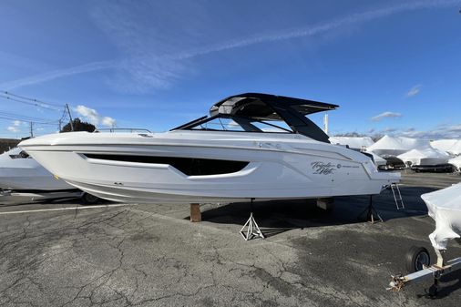 Cruisers Yachts 34 GLS Outboard image