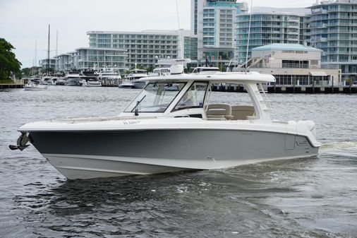 Boston Whaler 350 Realm image