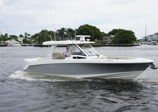 Boston Whaler 350 Realm image