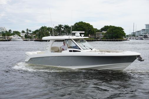 Boston Whaler 350 Realm image